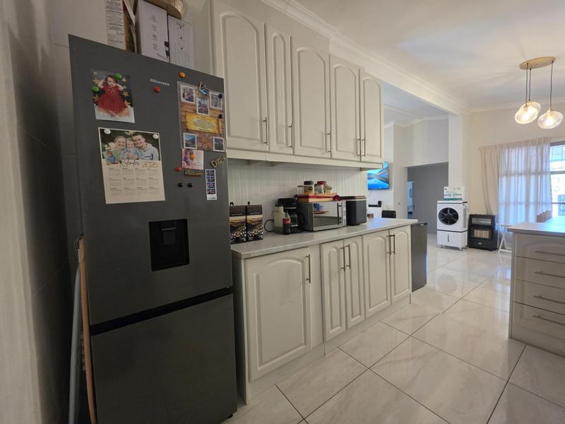 To Let 4 Bedroom Property for Rent in Blomtuin Western Cape